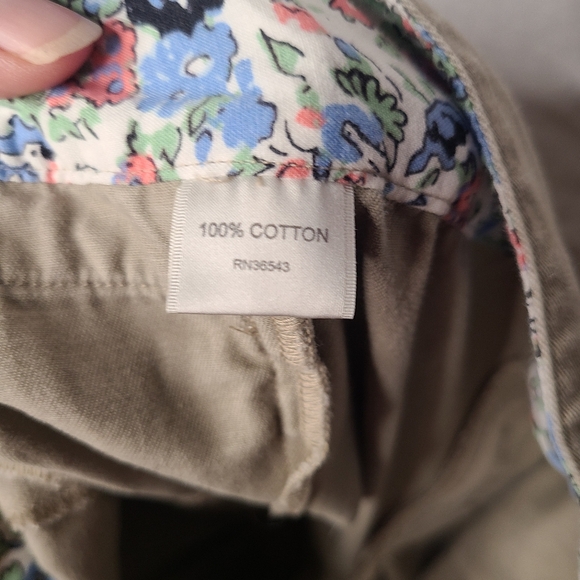 2 Pair Van Heusen straight fit Capris size 18 one blue and one khaki pair - Picture 13 of 13